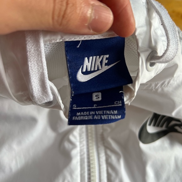 Like New White Nike Windbreaker - Picture 3 of 4